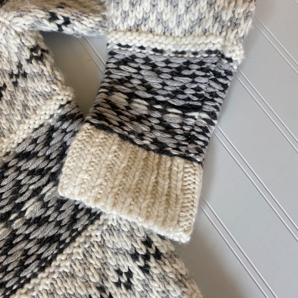 REDUCED GAP FRONT ZIP PATTERN SWEATER - Picture 4 of 5